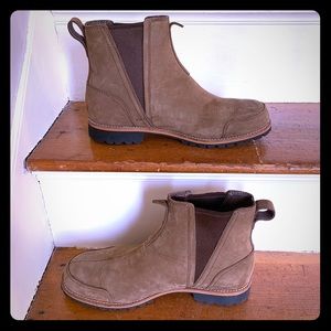 Patagonia Men’s pull-on suede boots